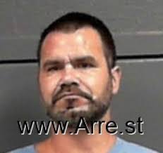 Scott Edgell's Instagram, Twitter & Facebook