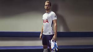 Rice was behind kane with his hand out but the spurs striker's vision wasn't at its usual standard. Harry Kane Joins The 100 Goal Club Nike News