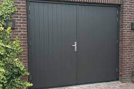 verticale openslaande garagedeuren van hout uw specialist in garagedeuren voordeuren different doors garagedeuren garagedeur buitendeuren