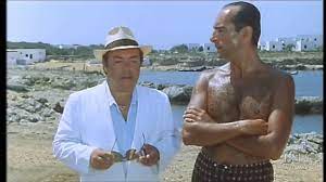 Questo film, di genere commedia è intitolato il commissario lo gatto streaming, vicende e avventure di lo gatto, commissario scomodo, che viene più volte trasferito.la prima volta a favignana, quando indaga su un assassinio di un sacerdote, interrogando per primo sua santità. Il Commissario Lo Gatto Torna A Favignana