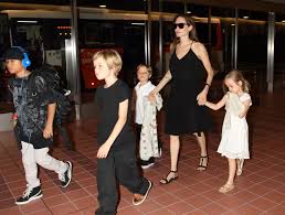 Pax thien jolie pitt 3. Angelina Jolie Und Brad Pitt Adoptieren Ihr Siebtes Kind