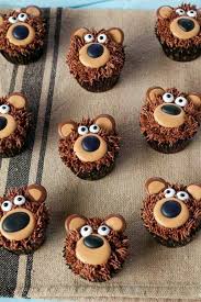 Schoko Cupcakes Dekoriert Wie Kleine Barchen Bar Kuchen Cupcakes Cupcakes Dekorieren