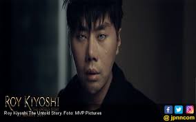 Meski begitu, ia menghadapi dengan sabar dan tabah. Roy Kiyoshi Cuek Wajahnya Disebut Mirip Logo Arsenal Page 2 Jpnn Com