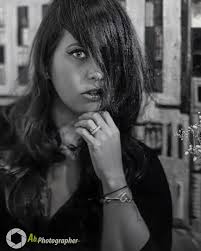 En el reflejo de un ojo, encontramos mundos ocultos y emociones por  descubrir... A veces, las respuestas más grandes yacen en la serenidad de  lo no dicho." !Deja que tus fotos hablen