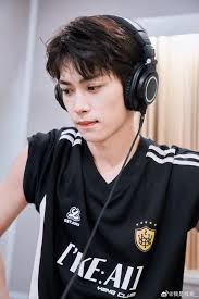 мy вaвy valenтιno, нe ιѕ 9 мonтнѕ and loveѕ тo тaĸe pιcтυreѕ!!! нe ιѕ very  playғυl, we are looĸιng тo geт a ғrιend ғor нιм ѕoon!!!