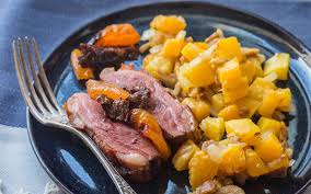 Il y a deux méthodes de cuisson possibles, à vous d'essayer pour voir laquelle vous convient. Roti De Magret De Canard Aux Pruneaux Et Abricots Recette Pour Noel