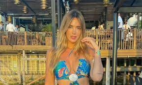 Modelo Shannon de Lima presume su cuerpo en un pequeño bikini