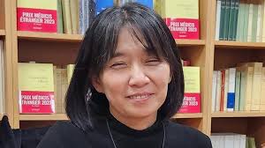 Escritora sul-coreana Han Kang, com três livros publicados no Brasil, ganha  o Prêmio Nobel de Literatura 2024