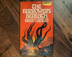The Burrowers Beneath 🐙 Brian Lumley penned a Lovecraftian story of the  Cthulhu Mythos in this 1974 novel, featuring his character Titus Crow. DAW  first printing with incredibly cool Tim Kirk cover