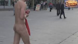 Cmnmpublic: Guy Has a Blast Walking Naked in… ThisVid.com