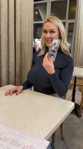 @AnnaDelosShows video Tweet
