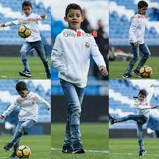 In his post, ronaldo called his son his 'pride' and urged him to fight for his dreams. Junior Jcr7 Is So Much Like His Father Cr7 Jogadores De Futebol Futebol Cr7 Jr