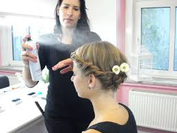 Diy froschgoscherl rüschen | dirndlrüsche selber machen tipps & tricks. Wiesn Frisur Fur Kurze Haare Frisuren