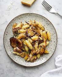 pin auf yummie