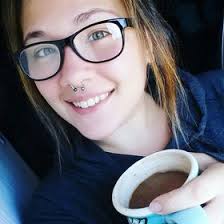 Eva Hunt (mamallama95)