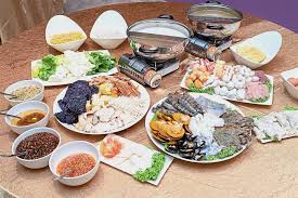 Wherever you go, opting for a weekday lunch buffet will save you a lot of money. Grand Reunion Buffet And Steamboat Set At Hotel The Star