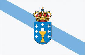 Es blanca, con una banda azul celeste de un ancho equivalente a la cuarta parte del de la bandera, que la Banderas De Galicia Conoce Su Historia Y Curiosidades
