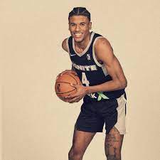 Jalen romande green (born february 9, 2002) is an american professional basketball player who is signed with the nba g league. Nba G League On Twitter On This Day In 2002 At 12 27pm A Was Born Hbd Jg Jalengreen