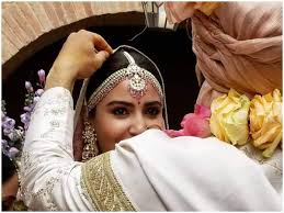 The two seemed to have had a gala time as noted punjabi singer gurdas maan added the fun factor to the reception. Throwback Tuesday These Unseen Moments From Anushka Sharma And Virat Kohli S Wedding Are Too Cute To Be Missed Hindi Movie News Times Of India