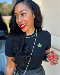 We told you we had something special coming straight to your doorstep! ✨  The phenomenal Michelle Obama has a message just for you! …Introducing  November's #ivybox. In collaboration with Ivy Storehouse and