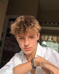 Check out these renowned anime boys with blonde hair to get your next hair inspiration before going to the salon. Pin On Einrpac