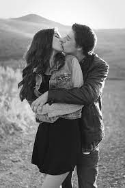 Alysha Belcourt Photography Www Alyshabelcourtphotography Com Kamloops British Columbia Kamloops En Romantic Couple Hug Romantic Couple Kissing Romantic Hug