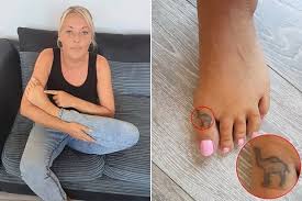 Here is the translation and the spanish word for camel Brit Mum Changes Surname To Cameltoe During Drunken Magaluf Holiday