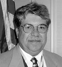 Governor Don Raises the Dream Catcher to Kiwanians