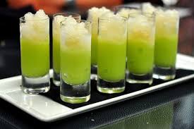 Realisez La Recette Trou Normand Directement Dans Le Verre Mettre Les Deux Boules De Glace A La Pomme Verte Dans Un Verr Cuisine Event Catering Catering