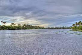O rio amazonas é o mais extenso rio do mundo e de longe com maior fluxo de água por vazão, com uma média superior que a dos próximos sete ao longo de seu percurso recebe, ainda no peru, os nomes de carhuasanta, lloqueta, apurímac, rio ene, rio tambo, ucayali e amazonas (peru). Rio Amazonas Hidrografia Infoescola