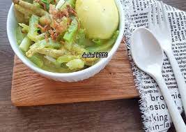 Rasanya yang segar dan nikmat membuat sayur sop banyak digemari. Resep Lodeh Ceker Labu Siam Telur Legit Dan Nikmat