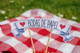 Han sido 365 días llenos de emociones nuevas, de sonrisas desprevenidas, de noches. 9 Ideas De Bodas De Papel Bodas Aniversario De Bodas De Papel Primer Aniversario De Boda