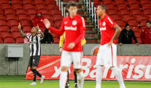 Marquinhos (savarino), keno e marrony. Atletico Mg Vence O Internacional No Beira Rio E Quebra Jejum De 29 Anos