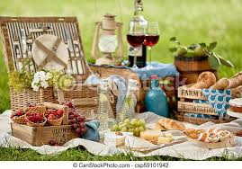 Pic·nicked, pic·nick·ing, pic·nics to go on or participate in a picnic. Picknicken Speise Umgeben Kostlich Frisch Korb Picknick Geback Wasser Kostlich Wein Korb Hullen Fruechte Canstock
