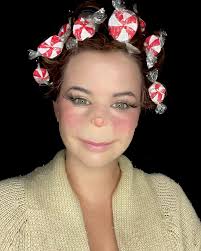 Betty Lou Who 🍬🍭🎄 @costumes_com_au_ nose prosthetic @schwarzkopfproanz  root touch up coming through for the hair colour . #christmas #makeup  #makeupartist #mua #grinchmas