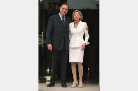 Si claire chazal ne révélera pas être en couple ou non, elle explique que le mariage et le couple m'ont toujours fait fantasmer. pour mémoire, la présentatrice a été mariée de 2000 à. Mariage De Claire Chazal Et De Xavier Couture