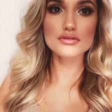 Danielle Hooper's Instagram, Twitter & Facebook