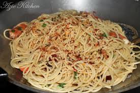 Bring a large pot of salted water to the boil. Delicious Spaghetti Aglio E Olio Untuk Sarapan Di Nur Qaseh Azie Kitchen