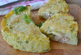 Sformato di patate e tonno con ripieno cremoso. Sformato Di Patate E Zucchine Ripieno Di Tonno E Formaggio