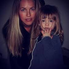 Until i was two, my mother supplemented her welfare the coldness from her father and his new family — wife laurene powell and their three children, eve, reed and erin jobs. Eve Jobs Wiki Steve Jobs Daughter Bio Age Net Worth Height Facts