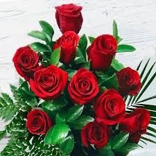 Que no te sorprendan! El precio de la docena de rosas es de 200 ...