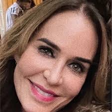 Debora Gregory's Instagram, Twitter & Facebook