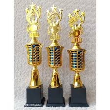 Setelah menyelesaikan pendidikannya, rimet bekerja di pasar modal namun ia memiliki mimpi besar membangun sebuah organisasi olahraga. Piala Pagoda Besar Piala Kejuaraan Piala Bintang Kelas Teladan Bintang Pelajar Piala Pondok Shopee Indonesia