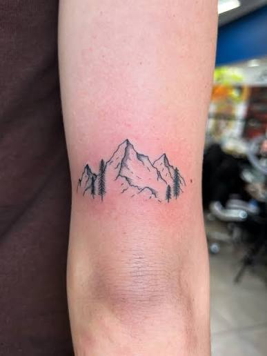 Small Mountain Range Tattoo 🏔️ Love the placement on this one! Needles: 1003RL #tattoo #tattooidea #mountaintattoo #naturetattoo #tattoostudio #tattooshop #tattooideas #inkygal #tattooapprentice #newporttattoo #californiatattoo