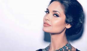 Esha Gupta: Rekha, Simi iconic fashion figures