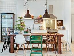 10 Style Tips For Pulling Off A Mix Match Dining Set Raznye Obedennye Stulya Ukrashenie Stolovoj Kuhonnye Stulya