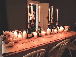 So Verleihst Du Deinem Silvester Dinner Das Gewisse Etwas Silvester Zu Zweit Silvester Tischdekoration Und Silvester