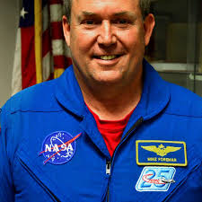 Astronaut Visits New England Air Museum