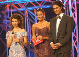 Beren saat, sevgilisi kenan doğulu'nun konserinde tüm parçalara haykırarak eşlik etti. Herkesin Kalbine Gomdugu Biri Vardir Beren Saat In Gecmisindeki Trajik Ask Hikayesi Onedio Com
