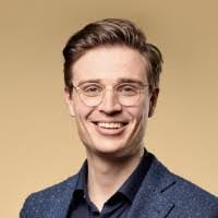 Ellen Julius's Instagram, Twitter & Facebook